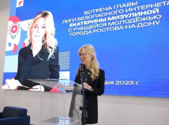 Одобрила «Слово пацана», отказалась говорить об иноагентах и рассказала о фейках: что обсуждала Мизулина со школьниками в Ростове