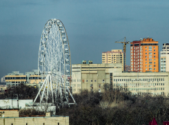 Власти Ростова проверят все, что может упасть при ветре 