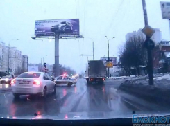 ГИБДД Ростова оправдывает сотрудников, засветившихся на видео с нарушением ПДД