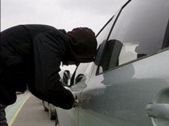 Дорогую иномарку угнали у жителя донской столицы