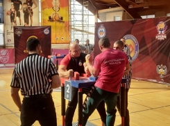 Сильнейшие армрестлеры ЮФО сразились на чемпионате в Ростове-на-Дону