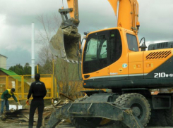 Экскаватор за 1,5 миллиона рублей угнал со строительной базы Москвы рабочий из Ростовской области