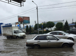 Катастрофой обернулся дождь для ростовских автолюбителей на улице Можайской