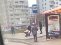 Жестокая драка в Ростове-на-Дону с равнодушными наблюдателями попала на видео