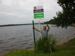 Азовчанам перекрыли проход к реке, построив гидротехническое сооружение