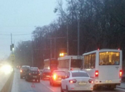 Автолюбители Ростова стали жертвами экстремального гололеда