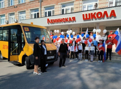 Школы Ростовской области получили 19 автобусов для учеников