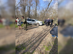 В Кумженской роще в Ростове нашли иномарку со следами крови