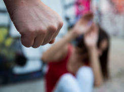 Житель Ростовской области избил девушку-таксиста и угнал ее автомобиль