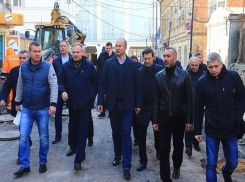 Кушнарев потребовал срочно завершить все дорожные работы в Ростове-на-Дону