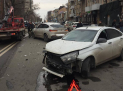 В Ростове произошло массовое ДТП с пятью автомобилями