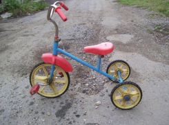 Взбесившийся «Почтальон Печкин» силой отобрал у ребенка велосипед и укатил в закат в Ростове