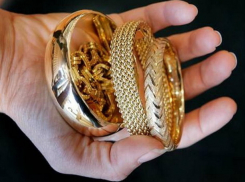 Золотые украшения стали поводом для коварства ростовского родственника