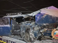 Два ребёнка и трое взрослых пострадали в лобовом столкновении на донской трассе