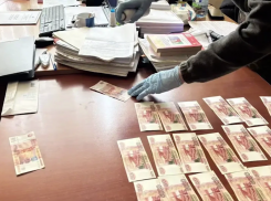 Бывшая сотрудница полиции в Ростове пойдет под суд за взятку в 100 тысяч рублей от свидетеля