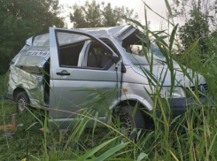Три вахтовика погибли и еще шестеро пострадали в страшном ДТП с КамАЗом под Ростовом