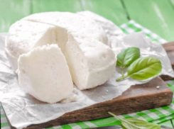 Оголодавшие и ненасытные охранники отобрали у покупательницы кусок брынзы в Ростове