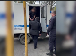 В Каменске задержали «романтика», похитившего с помощью перцового баллончика 17 плиток шоколада 