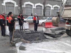 В центре Ростова вновь прорвало теплотрассу 