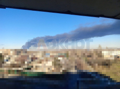 Жители Новошахтинска сообщают о взрывах и пожаре  