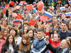 В Ростове 15 тысяч горожан исполнили песню «День Победы»