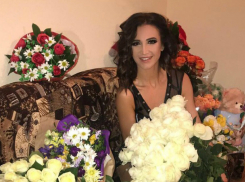 Ольгу Бузову в Ростове завалили дорогими цветами 