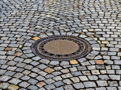 Делом 12-летнего подростка, провалившегося в люк в Волгодонске, займется региональная прокуратура