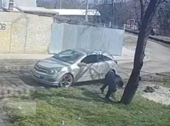Обнаглевший автолюбитель делал нарко-закладки во дворах, «улыбаясь» в камеры наблюдения под Ростовом