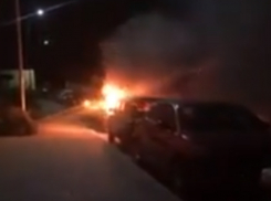 Объятый адским пламенем дорогущий Nissan во дворе Ростова ужаснул горожан на видео