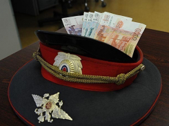 За пьяную езду мужчина предложил полицейскому пять тысяч рублей