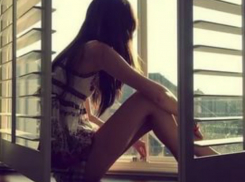 Падением 22-летней студентки из окна закончился квартирник в многоэтажке Ростова