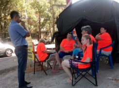 Пирамиду Хеопса в Ростове решили построить дольщики с Баррикадной из брошенных на стройке блоков