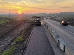 На трассе Ростов-Таганрог 22 декабря поменяли схему движения транспорта из-за срочных работ