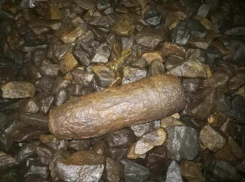 Снаряд времен Великой Отечественной обнаружили возле железной дороги в Шахтах