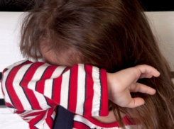 В Ростовской области  отчим в течение шести лет совершал сексдомогательства к маленькой падчерице