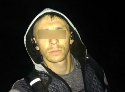 Лежащий в кювете труп молодого мужчины обнаружили автомобилисты на трассе Ростовской области