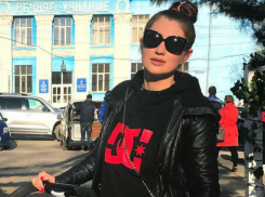 «Самая сексуальная молодая мама Ростова» показала себя на Пушкинской улице