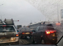 Семибалльные пробки и утренние ДТП шокировали жителей Ростова