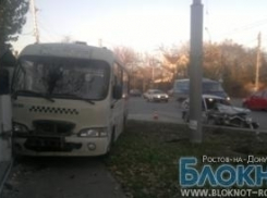В Ростове водитель маршрутки, лишенный прав, попал в ДТП   