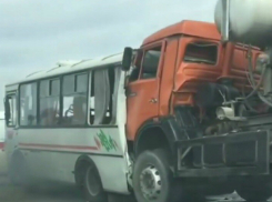 Скончался на руках врачей пострадавший в массовом ДТП под Ростовом 