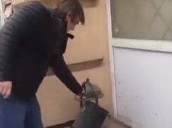 Забавное видео о позорном поражении в поединке с урной опубликовал житель Ростова