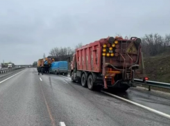 Под Ростовом водитель фургона погиб в ДТП с грузовиком