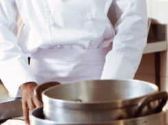 Ростовский военный госпиталь ищет помощников поваров в свою столовую