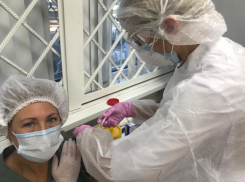 Власти рассказали, как проходит вакцинация от коронавируса в Ростовской области