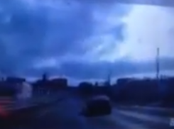 Коварно прыгнувшая с фуры навстречу водителю льдина устроила ДТП на трассе под Ростовом