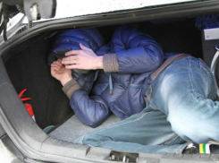 Избитому водителю Infiniti пришлось прокатиться в багажнике собственного автомобиля в Ростове