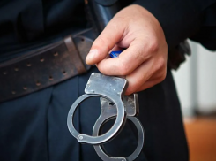В Ростове двух экс-полицейских подозревают в превышении должностных полномочий и взяточничестве