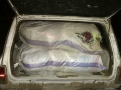 Контрабандную одежду стоимостью около полумиллиона рублей попытался вывезти из Украины донской злоумышленник