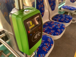 В Ростове ограничили количество платежей по банковским картам в автобусах