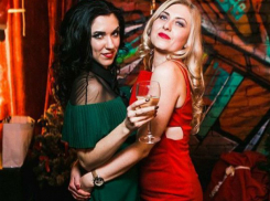 Топ-7 самых веселых «рождественских» блондинок и брюнеток Ростова обрадовали соцсети